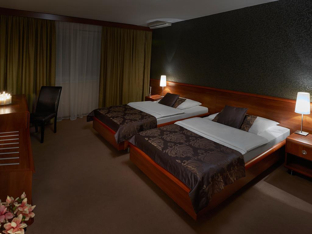 Hotel Centrum With Free Parking Nitra Eksteriør billede