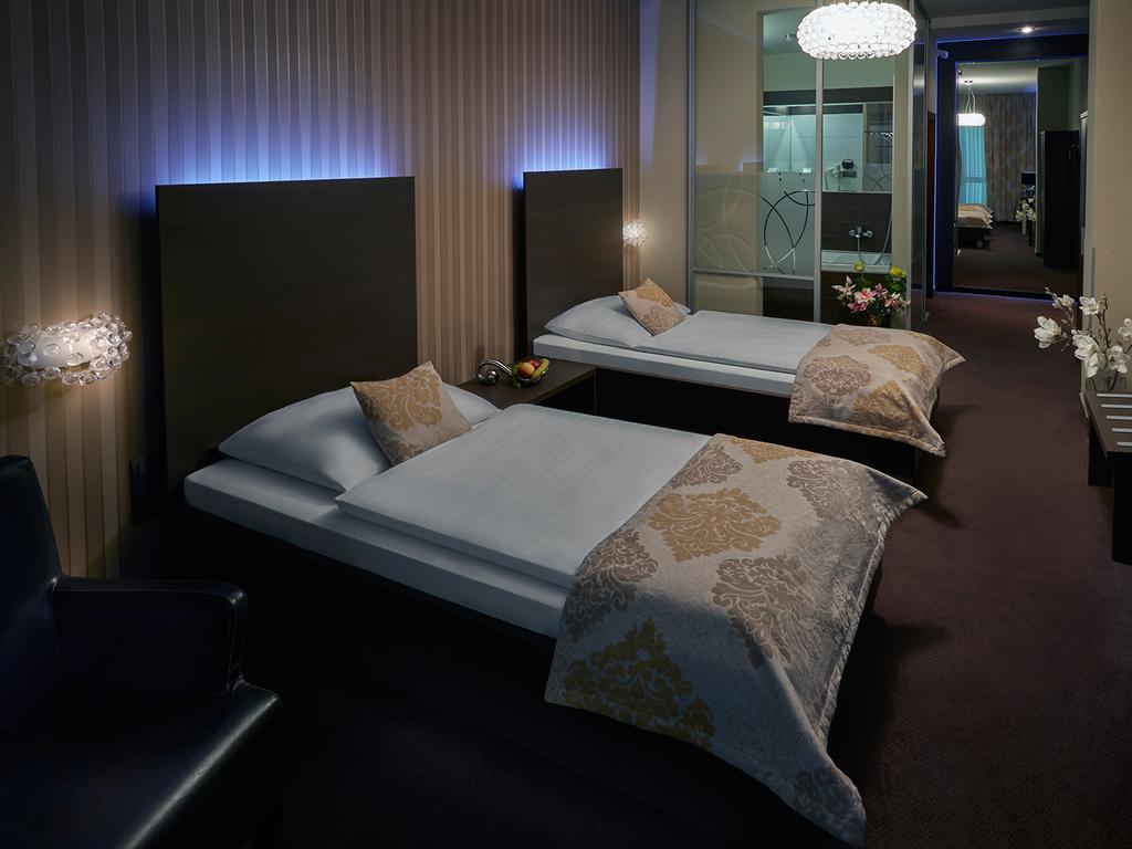 Hotel Centrum With Free Parking Nitra Eksteriør billede