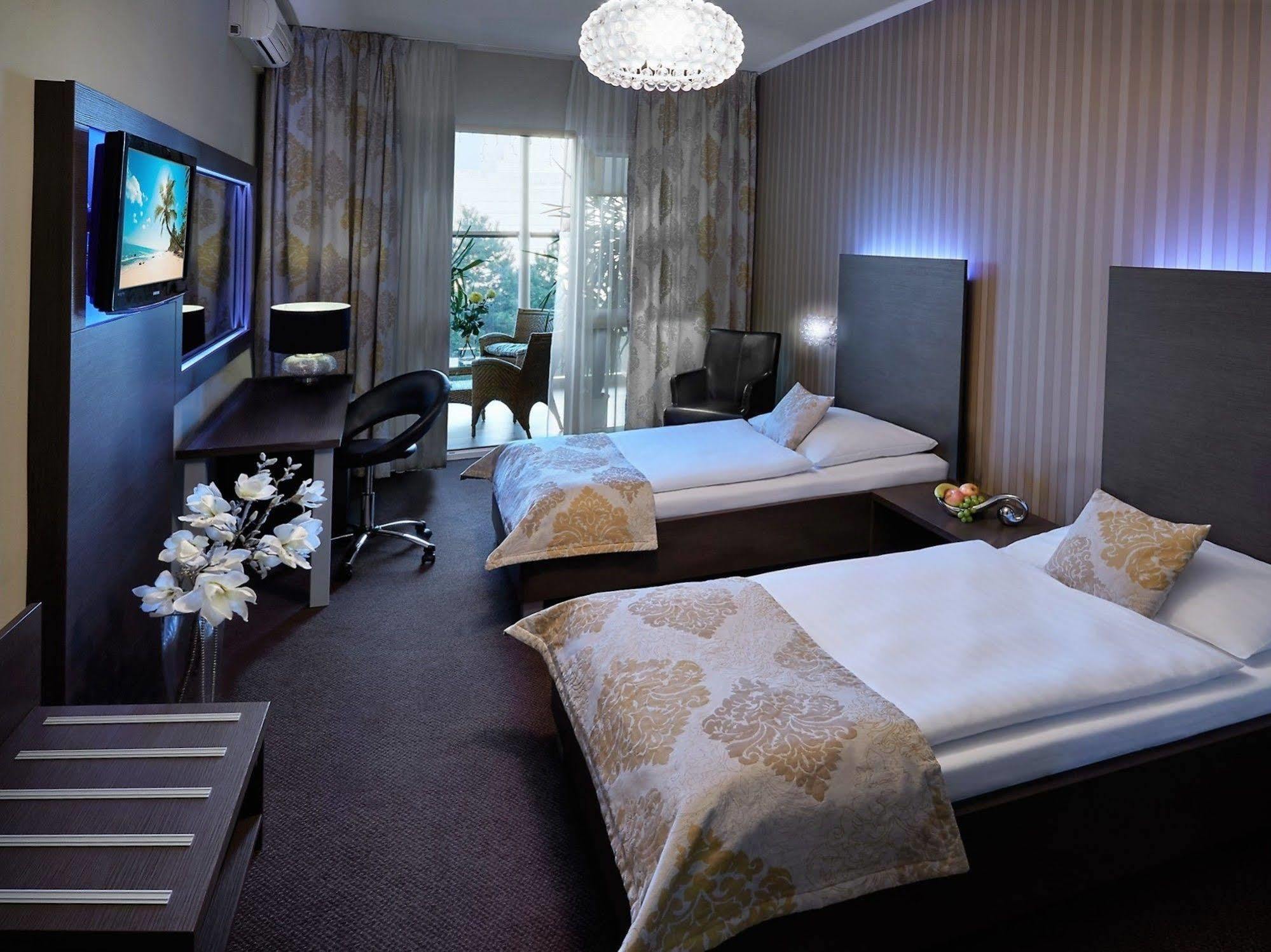 Hotel Centrum With Free Parking Nitra Eksteriør billede