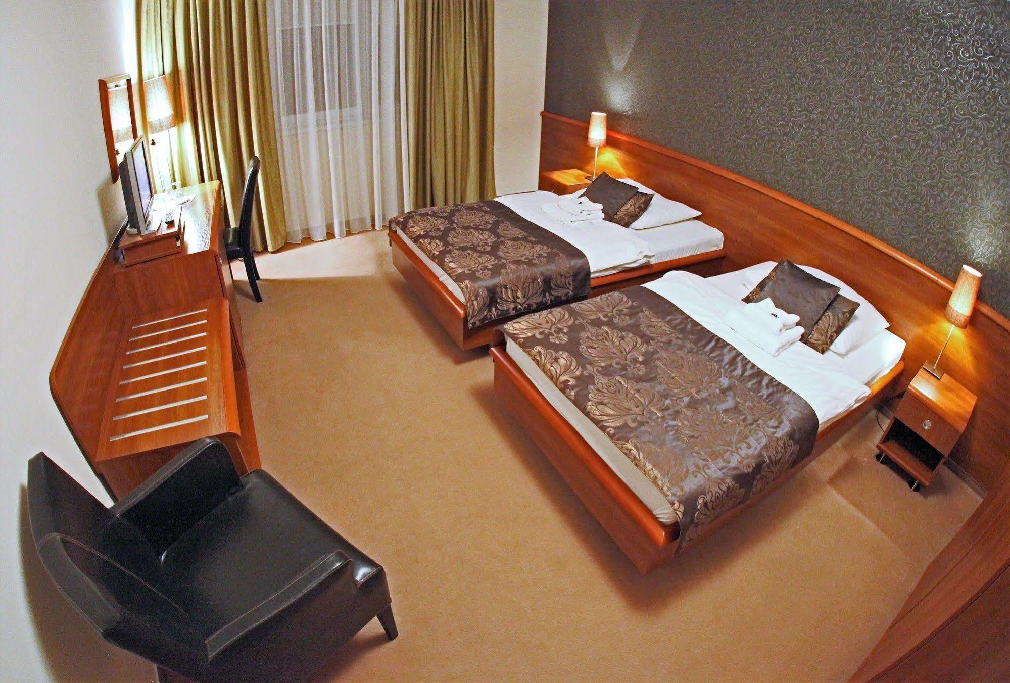 Hotel Centrum With Free Parking Nitra Eksteriør billede